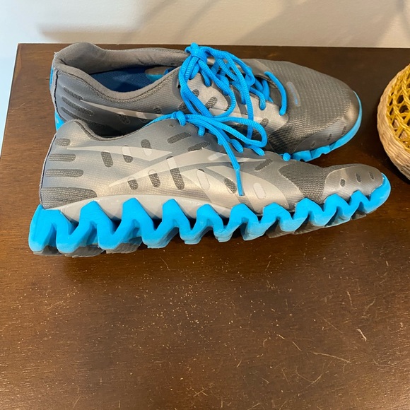 REEBOK ZIGTAG SHARK RUNNERS - Picture 5 of 6